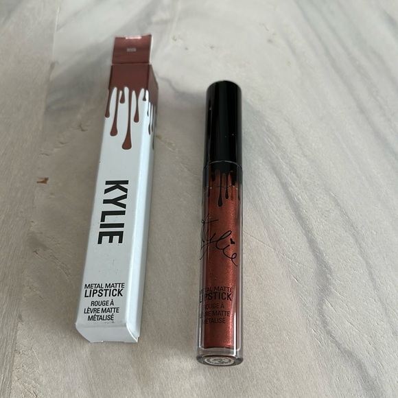 Kylie Metal Matte Lipstick color / REIGN - Picture 1 of 4